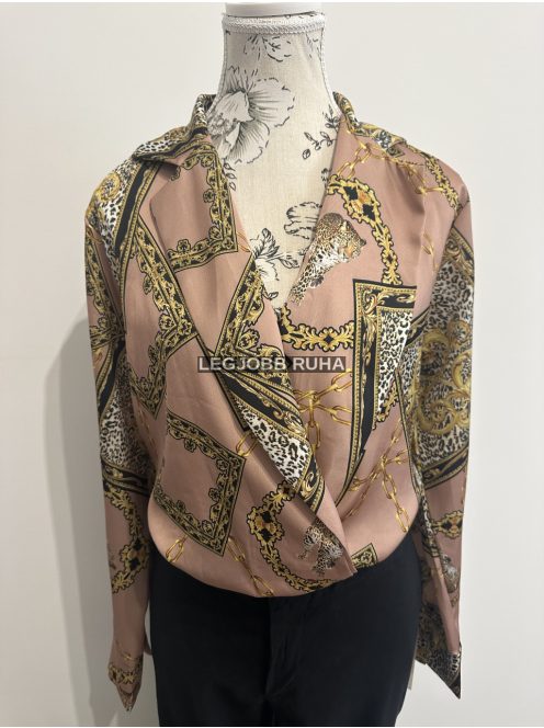 Tigrissel és láncokkal mintázott elegéns body. Mély dekoltázzsal.
