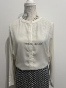 Hosszú ujjú, szűkített szabású elegáns ingblúz, kerekített nyakkal.