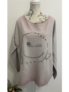   Hosszított fazonú pulóver bő szabással, smile mintázattal az elején.