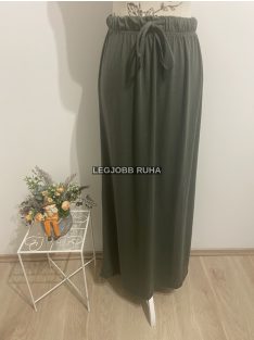 Gumis derekú, meg kötős, laza fazonú maxi szoknya.