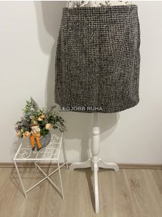   Harang szabású, anyagában szőtt mini szoknya, oldalán cipzárral.