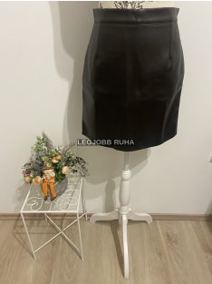 Szűk szabású műbőr, mini ceruza szoknya.
