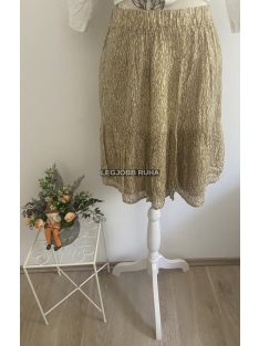  Gumis derekú szoknya, anyagában tigris mintázattal. Rakott fazonú.