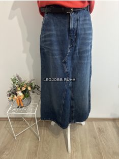   Klasszikus megjelenésű, sötétkék farmer maxi szoknya, elülső hasítékkal és jellegzetes v-alakú varrással. 