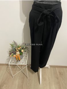   Elegáns alkalmi nadrág, laza szabással. Derekában megkötővel.