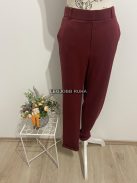 Gumírozott derekú elegáns nadrág, szűk szárral.