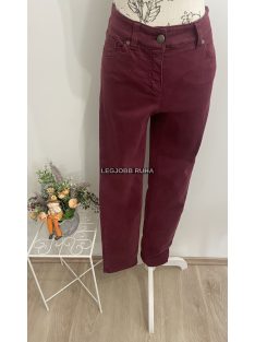   Csinos testkövető színes farmernadrág perfect fit fazonban.