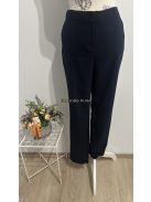 Magas derekú elegáns szövetnadrág, egyenes szárral, és övbújtatókkal ellátva. 