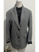 Klasszikus tyúklábmintás blézer, Oversized szabással, visszahajtott ujjakkal.
