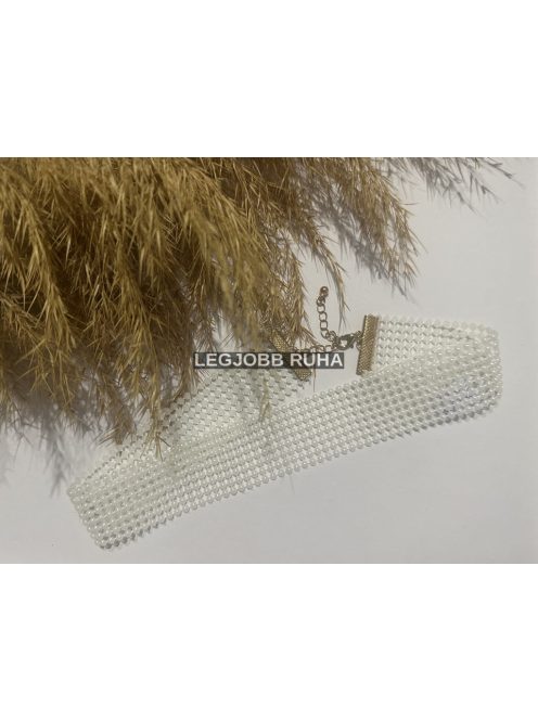 Gyöngyözött stílusú choker nyaklánc.